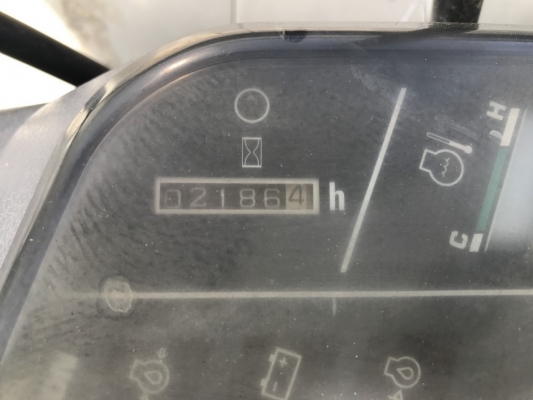 Komatsu PC20-7E ตู้เก๋ง + หัวกระแทกและบุ้งกี๋จากญี่ปุ่น