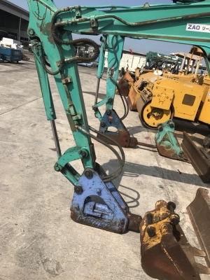 Komatsu PC20-7E ตู้เก๋ง + หัวกระแทกและบุ้งกี๋จากญี่ปุ่น