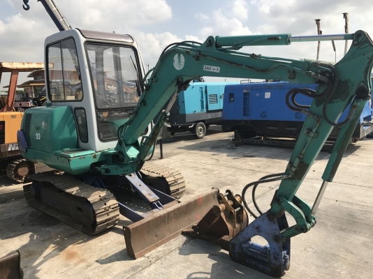 Komatsu PC20-7E ตู้เก๋ง + หัวกระแทกและบุ้งกี๋จากญี่ปุ่น