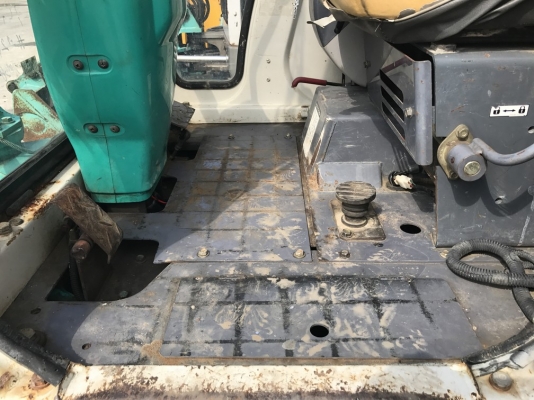 Komatsu PC20-7E ตู้เก๋ง + หัวกระแทกและบุ้งกี๋จากญี่ปุ่น