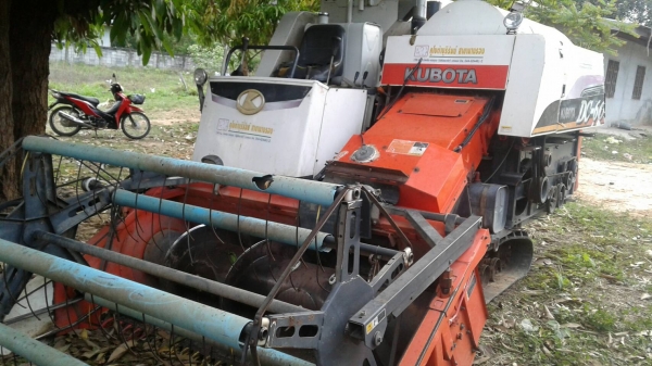 รถเกี่ยวคูโบต้า dc60 ใช้งานน้อยอุปกรณ์ครบ