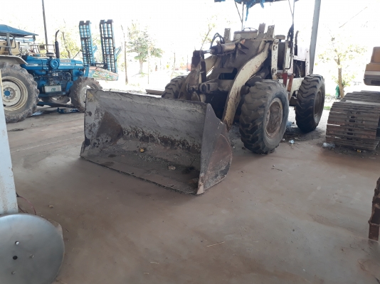 ขายด่วน รถตักKOMATSU 515 สภาพใช้งานได้ ยางพร้อมใช้งาน เอกสารเล่มทะเบียน