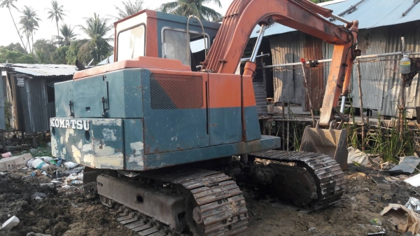 รถแบ็คโค KOMATSU รุ่น  พีซี 60 รุ่น 1 ราคา 235,000 บ.รถอยู่สระบุรี