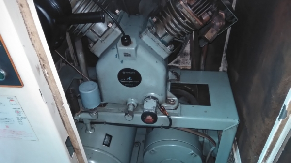 **ขายถูกๆ ปั้มลมมือสองจากญี่ปุ่น** HITACHI-BEBICON(Package) 7.5 แรง  ทดสอบเรียบร้อย ทุกระบบทำงานได้ดีมากๆ นิ่งๆเงียบๆพร้อมใช้งานครับ