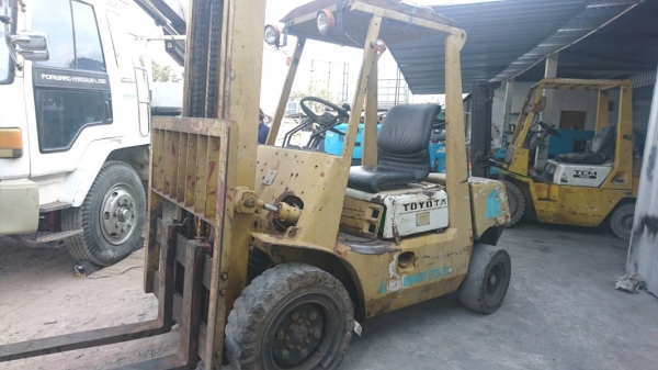 รถโฟร์คลิฟ 3 ตัน Toyota auto เครื่องยนต์ ดีเซล by OEK  098-5625920