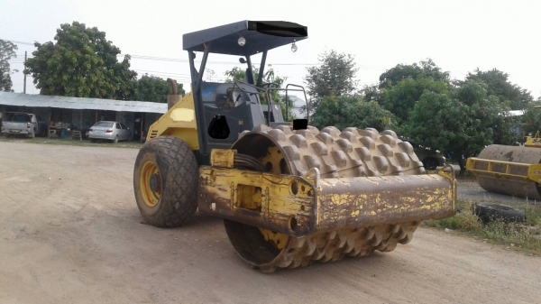 รถบดล้อหนาม BOMAG BW211D-3 ราคา 1,200,000 บาท