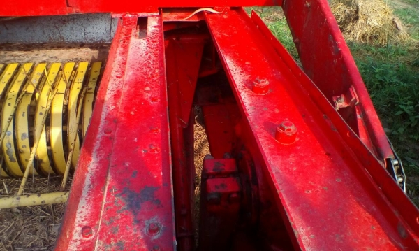 รถอัดฟาง นิวฮอลแลน  276 พร้อมทำงาน ราคา 125000 บาท วันทูคอล 098 668-3479 dtac 094 283-9369  สิทธิ์ คับ