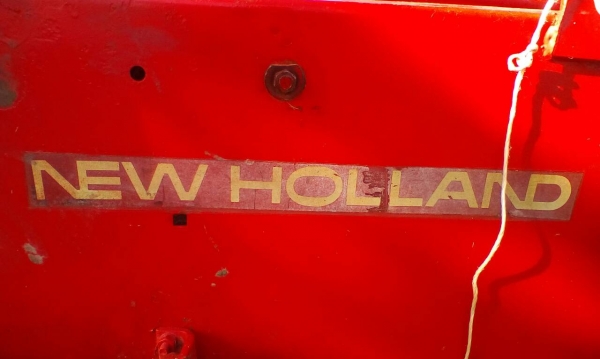 รถอัดฟาง นิวฮอลแลน  276 พร้อมทำงาน ราคา 125000 บาท วันทูคอล 098 668-3479 dtac 094 283-9369  สิทธิ์ คับ