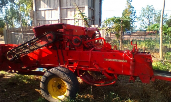 รถอัดฟาง นิวฮอลแลน  276 พร้อมทำงาน ราคา 125000 บาท วันทูคอล 098 668-3479 dtac 094 283-9369  สิทธิ์ คับ