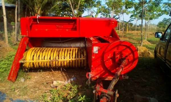 รถอัดฟาง นิวฮอลแลน  276 พร้อมทำงาน ราคา 125000 บาท วันทูคอล 098 668-3479 dtac 094 283-9369  สิทธิ์ คับ