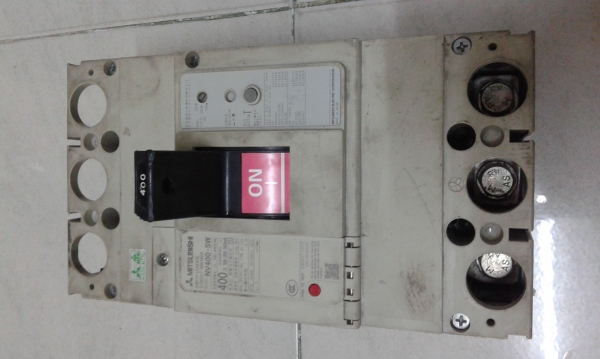 เบรคเกอร์ 400 amp
