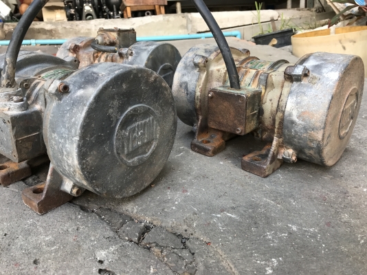 ขายมอเตอร์สั่น-เขย่า Yehon made in Taiwan 1/3HP. 380V สภาพสวยเดิมๆ วิ่งนิ่ม สั่นแรง พร้อมใช้งาน มี 3ตัวครับ