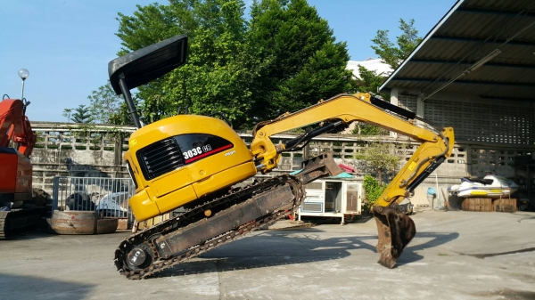 ขาย รถขุด CATERPILLAR รุ่น 303C CR มือสองญี่ปุ่น แทรกเหล็ก สลักบูท เอวแน่น 100\%  คันนี้ มีไลน์กระแทก ทำงานไว ดีทุกระบบ มือถือ/LINE ID :0818753444