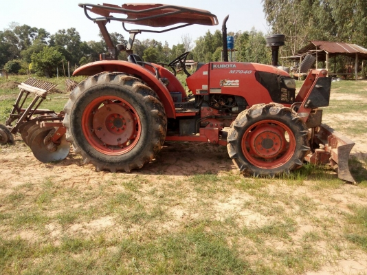 ขายรถไถKUBOTA M7040 เล่มทะเบียน ห้าพันกว่าชั่วโมง  ราคา348,000บ. สนใจ 0835601591 หรือ 0903494058