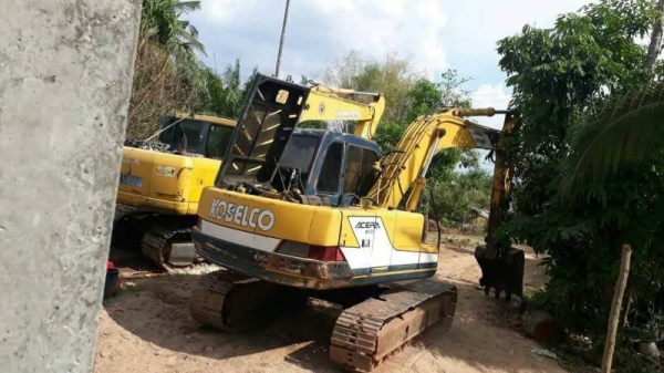 KOBELCO SK100 MARK 3 ราคา 650,000 บาท (มีไลน์หัวเจาะ) เครื่องดี ปั้มแรง โช่หนา เอวแน่น ไฟฟ้าครบ (ขาดมอเตอร์คันเร่ง) เอกสาอินวอยท์ รถอยู่ จ.ศรีษะเกศ โทร&ไอดีไลน์ 0610710295 KOBELCO SK100 MARK 3 ราคา 650,000 บาท (มีไลน์หัวเจาะ) เครื่องดี ปั้มแรง โช่หนา เอวแน่น ไฟฟ้าครบ (ขาดมอเตอร์คันเร่ง) เอกสาอินวอยท์ รถอยู่ จ.ศรีษะเกศ โทร&ไอดีไลน์ 0610710295