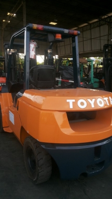 ขายรถ toyota รุ่น 7 ดีเซล ขนาด 5 ตัน เกียร์ ออโต้