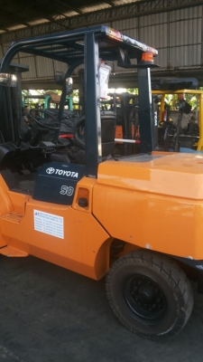 ขายรถ toyota รุ่น 7 ดีเซล ขนาด 5 ตัน เกียร์ ออโต้