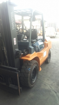 ขายรถ toyota รุ่น 7 ดีเซล ขนาด 5 ตัน เกียร์ ออโต้