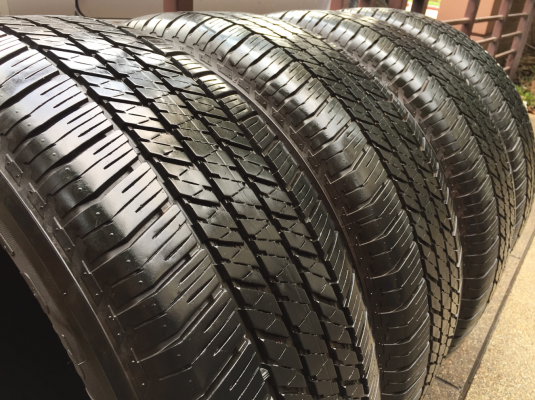 ยาง Bridgestone 265 60 18 ปี16 ดอกเต็ม ไม่มีปะ เนื้อนิ่มๆ ราคาไม่แพง ยาง Bridgestone 265 60 18 ปี16 ดอกเต็ม ไม่มีปะ เนื้อนิ่มๆ ราคาไม่แพง