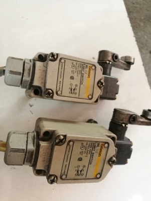 คู่ละ 500 บ. ส่งฟรี 083-2000058 ลิมิตสวิตช์ขาหมุนโยก ยี่ห้อ omron ตัวใหญ่ทนกระแสเยอะหัวเป็นลูกกลิ้ง(มีหลายคู่)