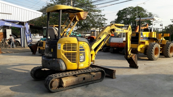 รถขุด Komatsu PC30MR-2 เก่าญี่ปุ่น