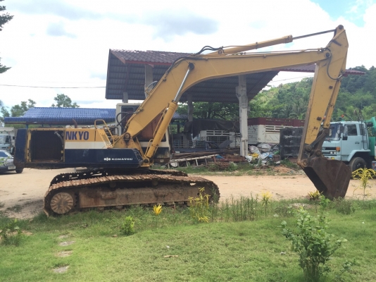 ขายรถแบคโฮ KOMATSU PC 200-5 คอนโทนยาว มีใบอินวอล สนใจโทร 081-970-1072 ขายรถแบคโฮ KOMATSU PC 200-5 คอนโทนยาว มีใบอินวอล สนใจโทร 081-970-1072