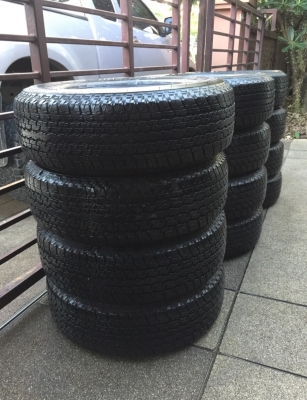 รอบนี้มีมาแค่3ชุดครับ  ยาง Bridgestone 245 70 16 ปลายปี16 ดอกเต็ม เนื้อนิ่ม ใช้ยาว ราคาไม่แพง