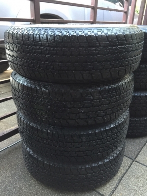 รอบนี้มีมาแค่3ชุดครับ  ยาง Bridgestone 245 70 16 ปลายปี16 ดอกเต็ม เนื้อนิ่ม ใช้ยาว ราคาไม่แพง