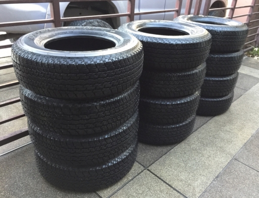 รอบนี้มีมาแค่3ชุดครับ  ยาง Bridgestone 245 70 16 ปลายปี16 ดอกเต็ม เนื้อนิ่ม ใช้ยาว ราคาไม่แพง