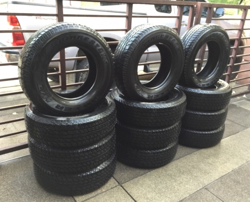 รอบนี้มีมาแค่3ชุดครับ  ยาง Bridgestone 245 70 16 ปลายปี16 ดอกเต็ม เนื้อนิ่ม ใช้ยาว ราคาไม่แพง