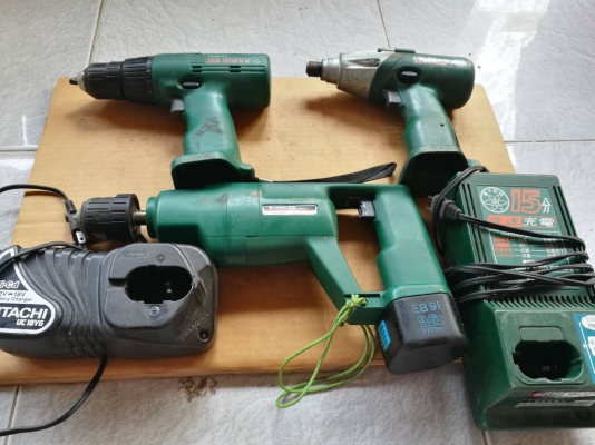 ชุดไร้สาย HITACHI 3 อัน 2000 บ. ส่งฟรี083-2000058  LINE ID: line832923 ชุดสว่าน-บล๊อคแบตเตอรี่ HITACHI จากญี่ปุ่น 3 อัน 3 แบบ พร้อมแท่นชาร์ท 2 อัน (มีแบตให้ก้อนเดียว)
