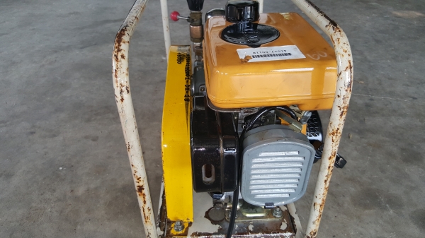 ปั้มอัดฉีด 3 สูบ เครื่อง 2 แรง 4 จังหวะ ราคา 6800 บาท สอบถามได้ต่อรองได้ ปั้มอัดฉีด 3 สูบ เครื่อง 2 แรง 4 จังหวะ ราคา 6800 บาท สอบถามได้ต่อรองได้