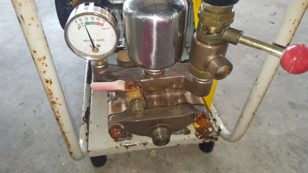 ปั้มอัดฉีด 3 สูบ เครื่อง 2 แรง 4 จังหวะ ราคา 6800 บาท สอบถามได้ต่อรองได้ ปั้มอัดฉีด 3 สูบ เครื่อง 2 แรง 4 จังหวะ ราคา 6800 บาท สอบถามได้ต่อรองได้