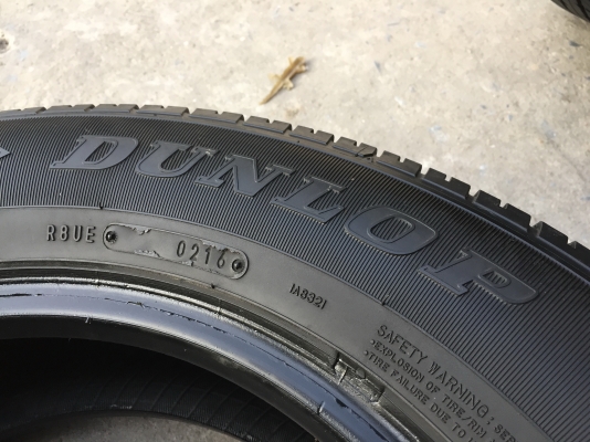 ยาง Dunlop 215-65-16 ปี 16 ครบชุด 4 เส้น 5000 สภาพสวยๆไม่บวมไม่กินข้าง ดอกยางเหลือเยอะเอาไปวิ่งกันใด้อีกยาวค่ะ ยาง Dunlop 215-65-16 ปี 16 ครบชุด 4 เส้น 5000 สภาพสวยๆไม่บวมไม่กินข้าง ดอกยางเหลือเยอะเอาไปวิ่งกันใด้อีกยาวค่ะ