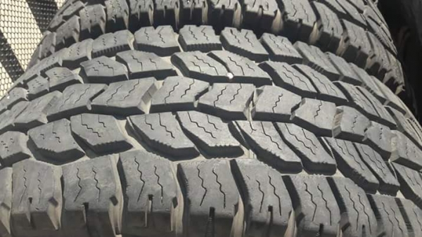 ขายยาง Cooper a/t3 265/65/17 ปี13สวยๆ ขายยาง Cooper a/t3 265/65/17 ปี13สวยๆ