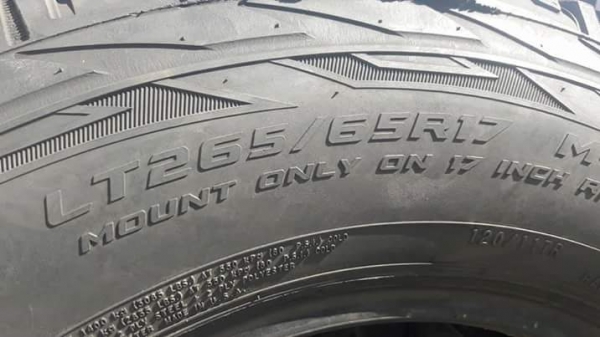 ขายยาง Cooper a/t3 265/65/17 ปี13สวยๆ ขายยาง Cooper a/t3 265/65/17 ปี13สวยๆ