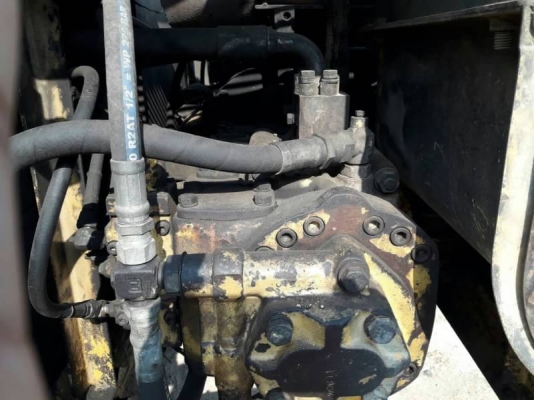 ขาย 385,000 KOMATSU  200 - 5 ซี่เรียล 64913  เครื่องดี ปั้มดี  เอวแน่น  ช่วงล่างพอใช้รถทำงานอยู่  รถอยู่ นครปฐม 090-772-3710 090-772-3708