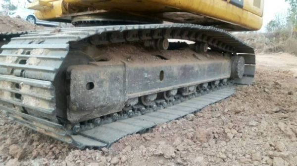 ขาย 1,350,000 KOMATSU PC 200-7 ทำงาน ดี เครื่องดี ปั้มดี โซใหม่ เอวใหม่ สภาพพร้อมใช้ เอกสารอินวอยท์ รถอยู่. ขอนแก่น  090-772-3710 090-772-3708