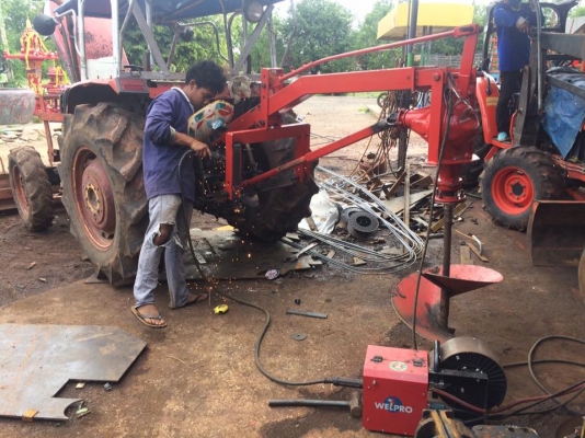 เครื่องเจาะหลุม ขุดดิน ติดรถไถได้ทุกรุ่น ทุกยี่ห้อ ใช้ยอยปั่น รอบ-แรงกำลังดี ขุดลึกได้80cm. ขายปลีกส่ง