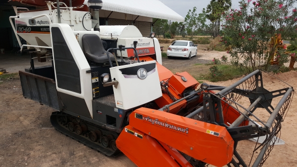 ขายด่วน!!Kubota dc60ปี52พร้อมพ่วงลาก สภาพสวยๆราคา219,500บาท