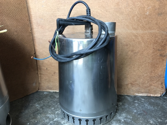 ขายไดโว่สแตนเลส Groundfos 2HP. 220V ไฟบ้าน ขนาด 2นิ้ว พร้อมลูกลอย สภาพสวยเดิมๆ พร้อมใช้งาน มี 3ตัวครับ (มีลูกลอย 2ตัวครับ)