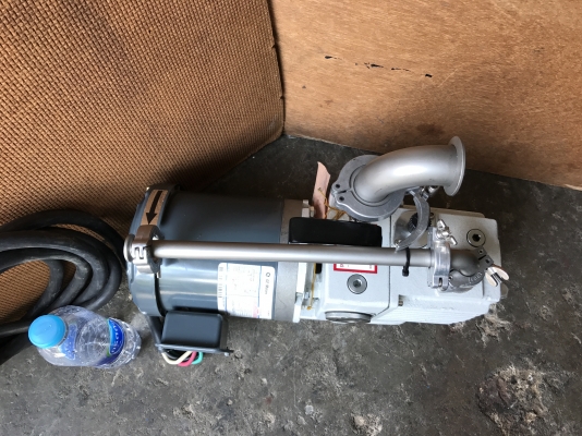 ขายแวกกั้มสุญญากาศ Leybold 1/3HP. 380V made in USA สภาพสวยมาก ใช้งานมาน้อย น้ำมันใสๆครับ พร้อมใช้งาน ขายแวกกั้มสุญญากาศ Leybold 1/3HP. 380V made in USA สภาพสวยมาก ใช้งานมาน้อย น้ำมันใสๆครับ พร้อมใช้งาน
