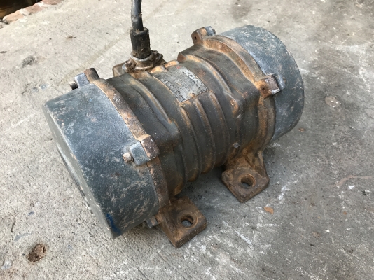 ขายมอเตอร์สั่น-เขย่า H 1/3HP. 380V สภาพสวยเดิมๆ วิ่งนิ่ม สั่นแรง พร้อมใช้งาน มี 3ตัวครับ