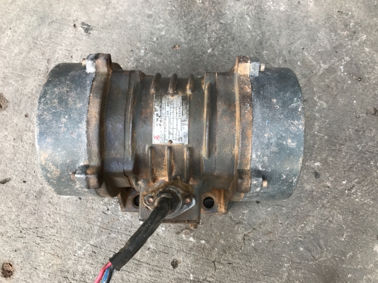 ขายมอเตอร์สั่น-เขย่า H 1/3HP. 380V สภาพสวยเดิมๆ วิ่งนิ่ม สั่นแรง พร้อมใช้งาน มี 3ตัวครับ