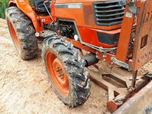 ขายด่วนรถไถ KUBOTA M5000 อุปกรณ์ ผาน6ดันหน้า เครื่องเียร์ดี ท้ายแน่น รถสภาพสด พร้อมใช้งาน เอกสารเล่มทะเบียน