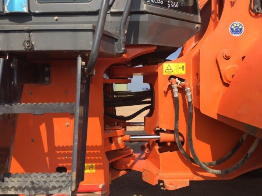 ขายรถตักล้อยาง HITACHI ZW220 (เทียบเท่า WA380-6) ปี 2012 รถนอกนำเข้าจากญี่ปุ่น มีVDOการทำงานครับ