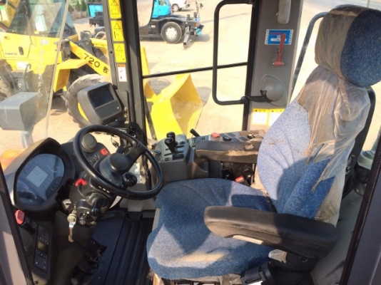 ขายรถตักล้อยาง HITACHI ZW220 (เทียบเท่า WA380-6) ปี 2012 รถนอกนำเข้าจากญี่ปุ่น มีVDOการทำงานครับ