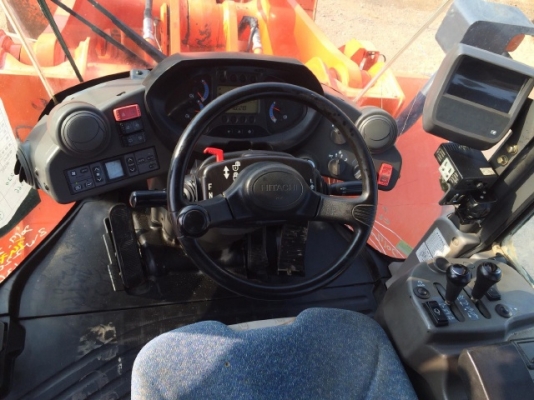 ขายรถตักล้อยาง HITACHI ZW220 (เทียบเท่า WA380-6) ปี 2012 รถนอกนำเข้าจากญี่ปุ่น มีVDOการทำงานครับ