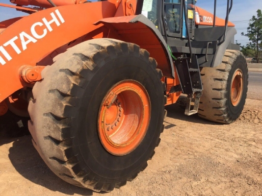 ขายรถตักล้อยาง HITACHI ZW220 (เทียบเท่า WA380-6) ปี 2012 รถนอกนำเข้าจากญี่ปุ่น มีVDOการทำงานครับ
