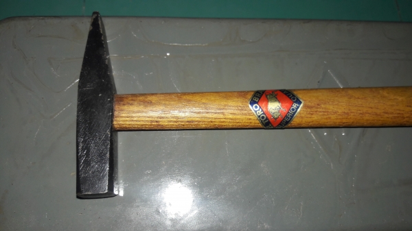 ขายค้อนช่างทองตรากระทิง ขนาด100กรัม ใหม่เก่าเก็บ ขายค้อนช่างทองตรากระทิง ขนาด100กรัม ใหม่เก่าเก็บ